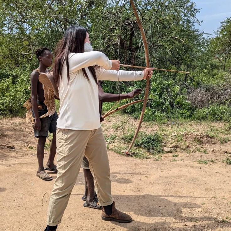 Hadzabe Arrowhead-Making & Hunting Skills